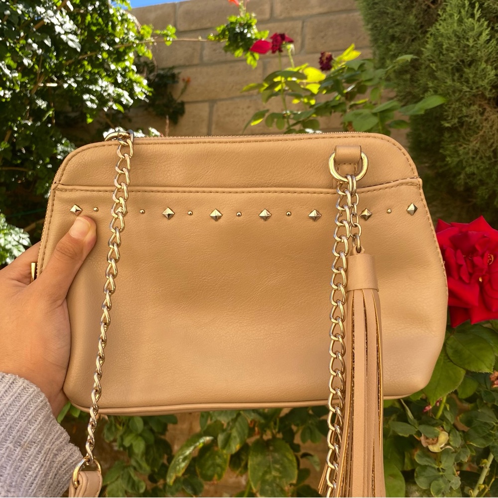 Le Donne (LD) Shoulder Bag With Gold Chain & Accents